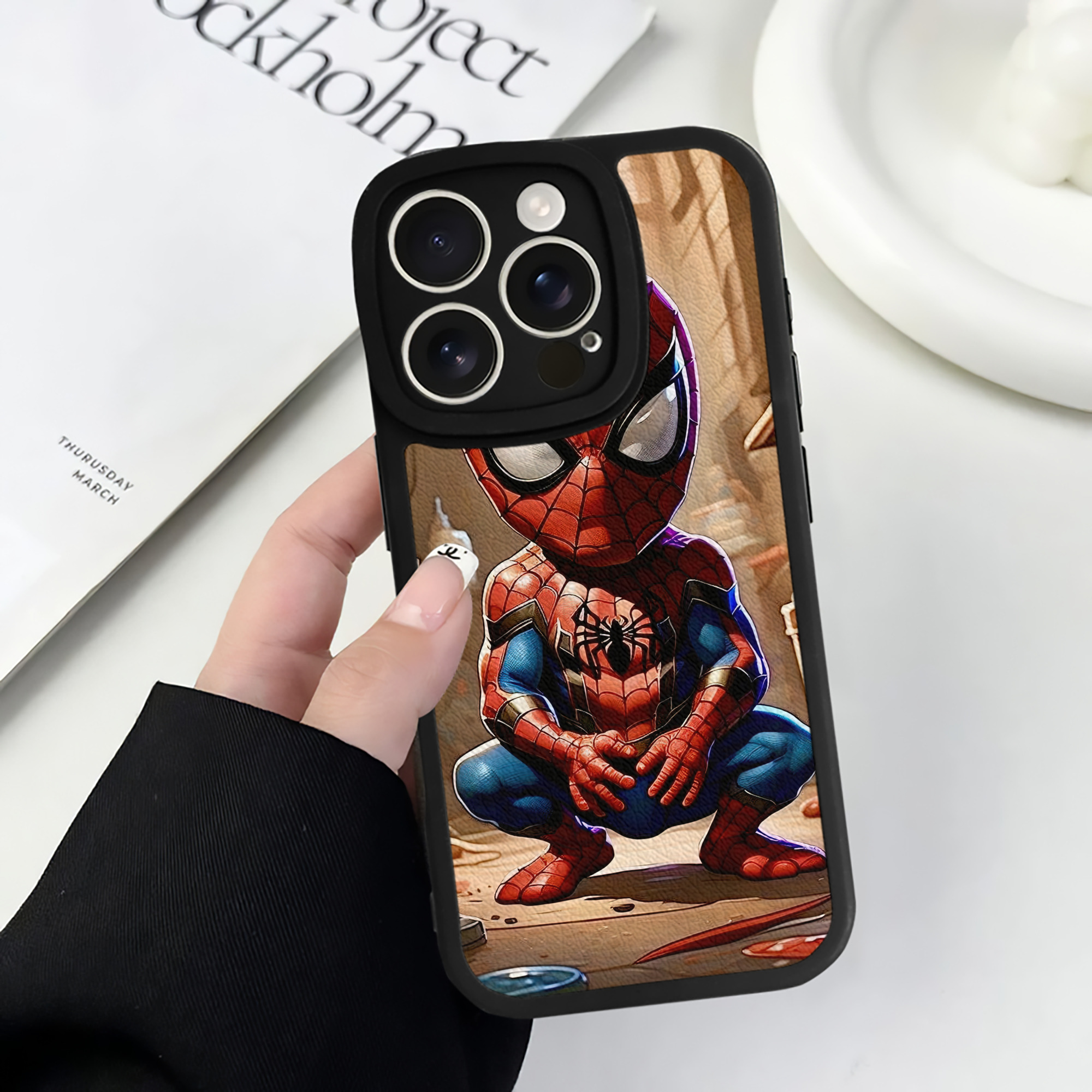 Spider Man スパイダーマン 【iPhone 16シリーズ対応】シリコンスマホケース（レザー調） 材質：シリコン